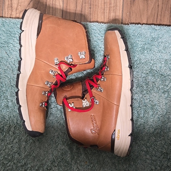 Danner Mountain 600 - Picture 1 of 4